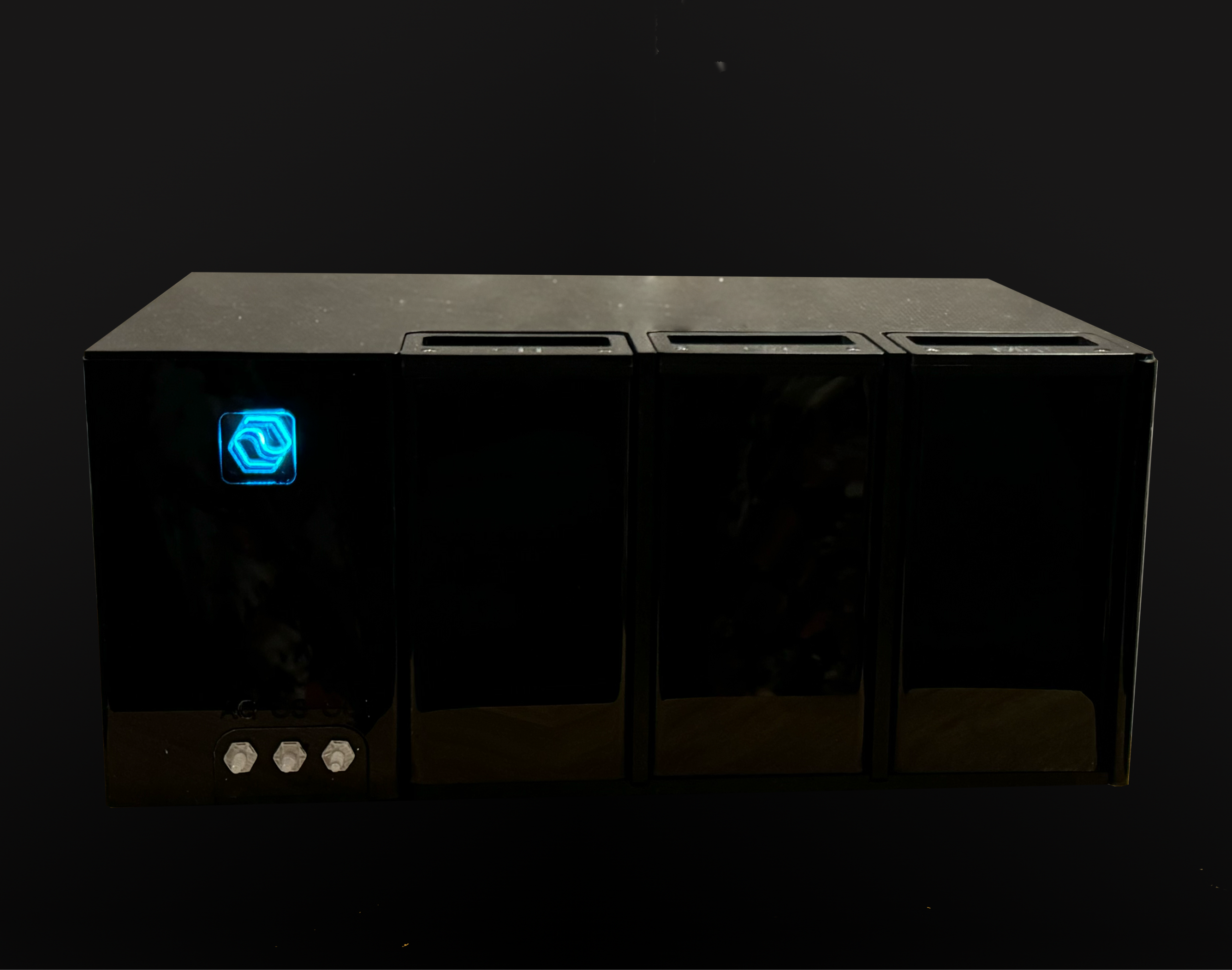 Korallenwächter Messgerät auf schwarzem Hintergrund.